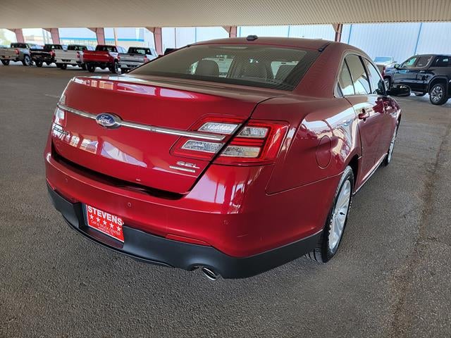 2016 Ford Taurus — detail view